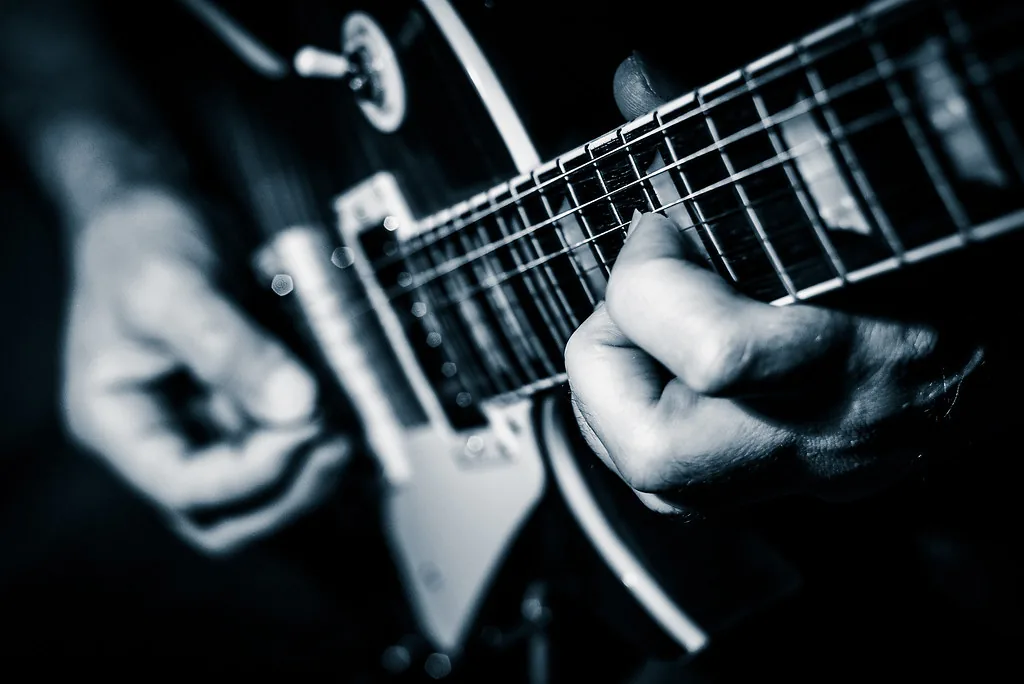 Guitariste interprétant une musique de film