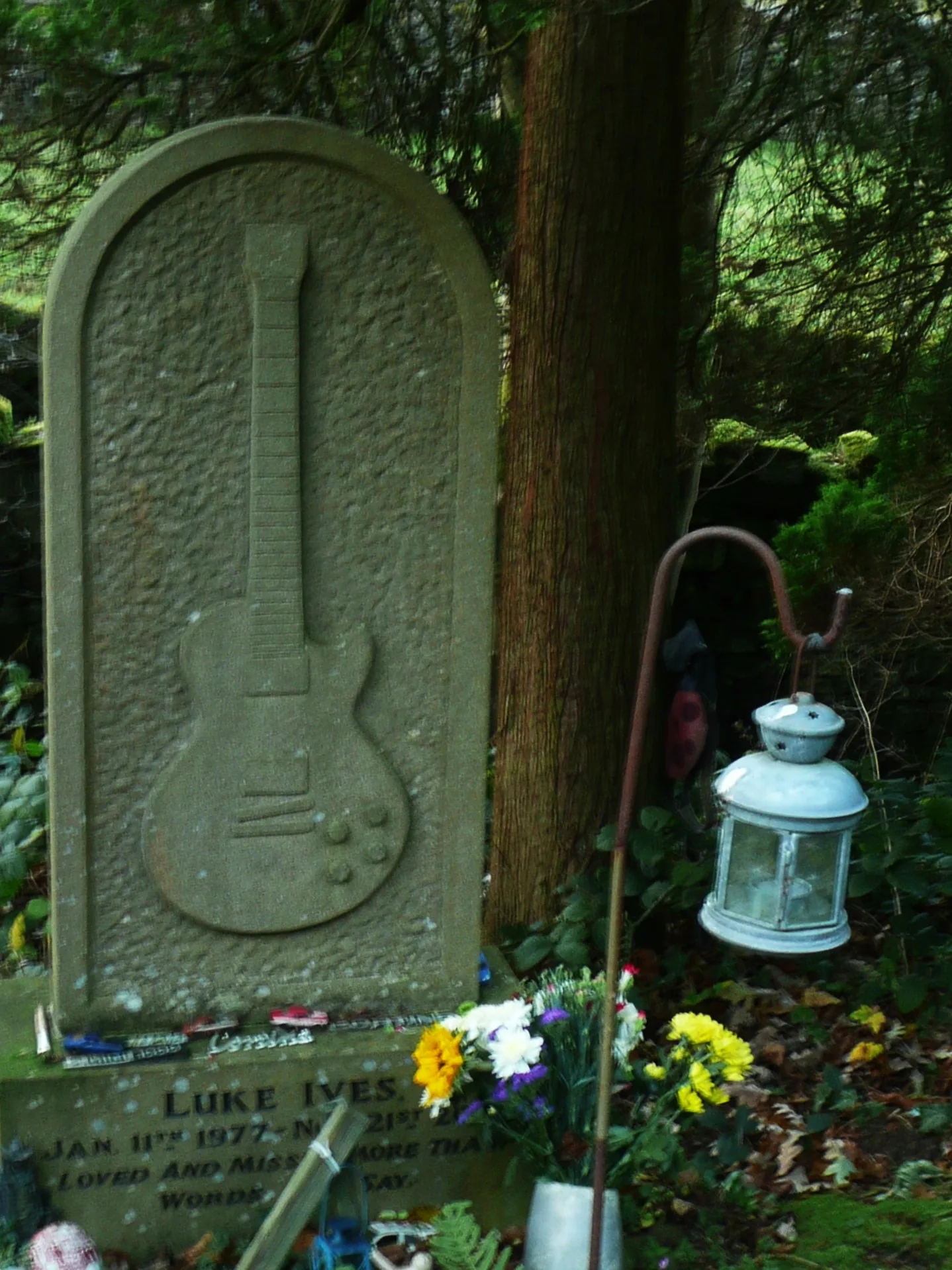Funerary monument adorned with a guitar Funerary monument adorned with a guitar