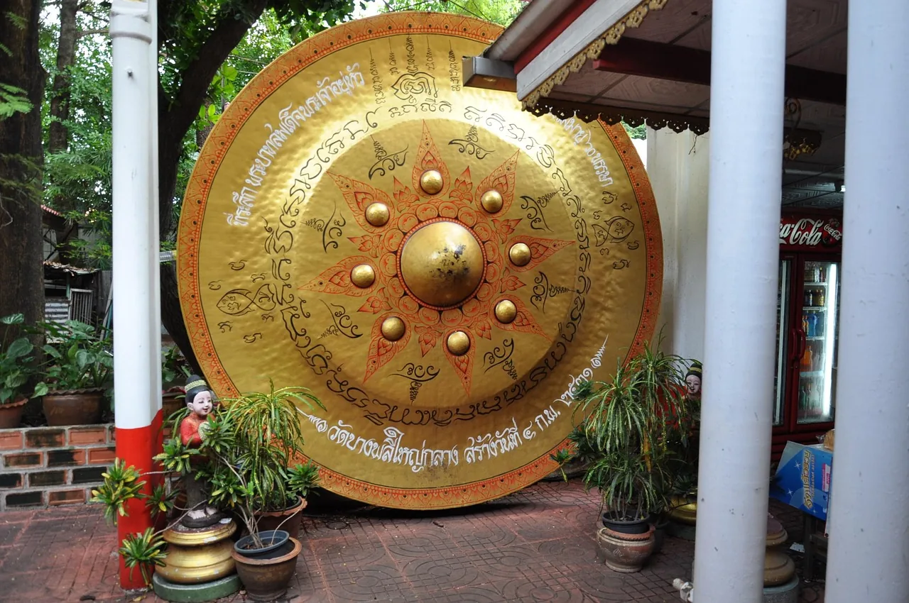 Large traditional Asian bronze gong Large traditional Asian bronze gong