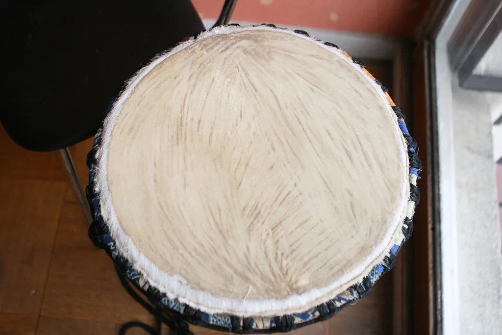Qu’est-ce qu’un djembé et comment fonctionne cet instrument ?